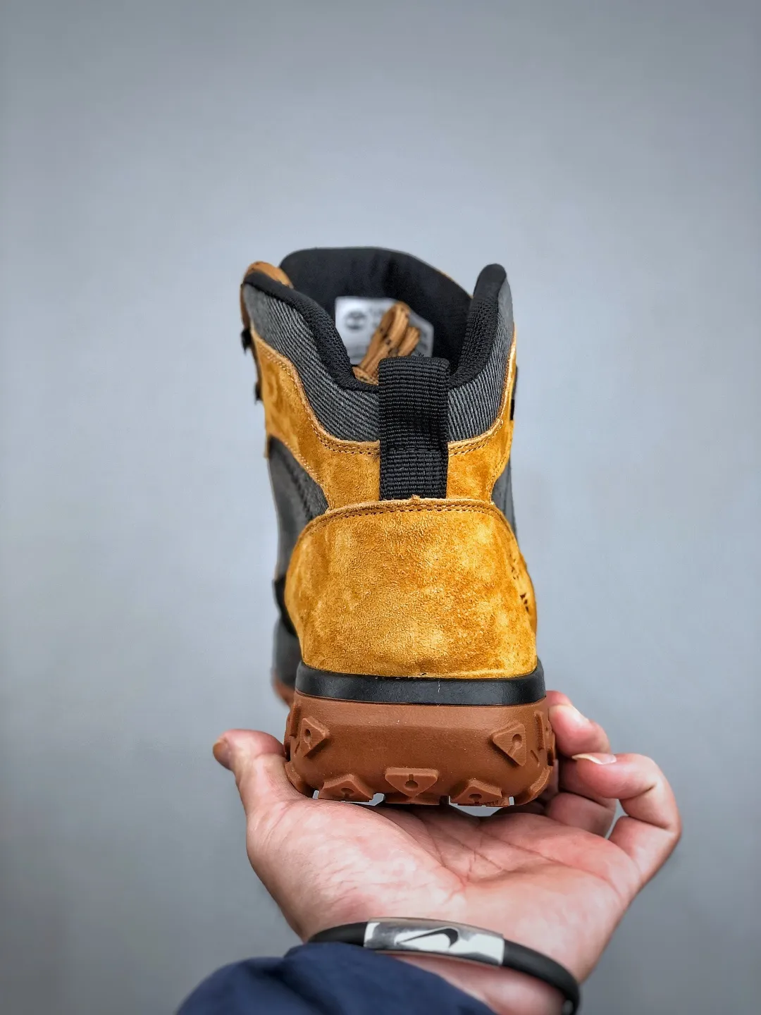 Welfare special offer 💰398 New arrival 🚀Timberland Timberland outdoor high-top casual Martin boots series Guangdong factory quality Original box original packaging The fabric is made of Italian 🇮🇹 top-grade frosted fine-grained cowhide. It is paired with anti-odor and anti-corrosion genuine leather latex insoles to give you a perfect wearing experience. High-quality and durable, a must-have for sportsmen. Specially designed to treat those who are not handsome. High-quality and first-class foot feel. Size: 39-44